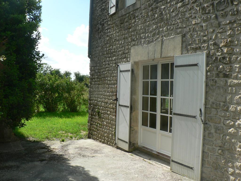 Gite De L'Aure Trevieres Exterior foto